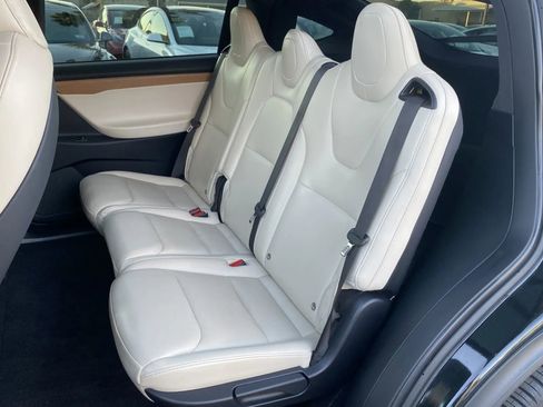 Used 2020 Tesla Model X Long Range image 9