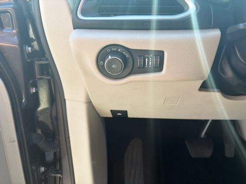 Used 2020 Chrysler Pacifica Touring-L image 19