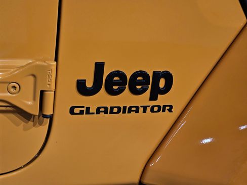 Used 2021 Jeep Gladiator Sport AWD/4WD image 38