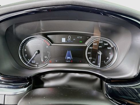 Used 2025 Cadillac XT6 Premium Luxury FWD image 18