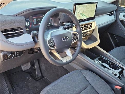 New 2026 Ford Explorer Active RWD image 3