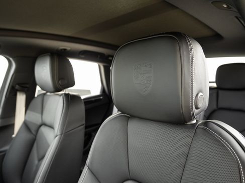 Used 2025 Porsche Macan Turbo image 23