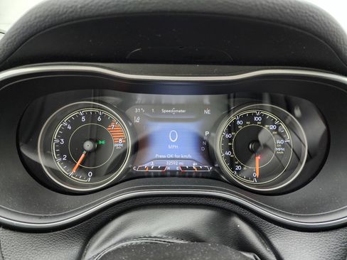 Used 2021 Jeep Cherokee Limited w/ Elite Package image 10