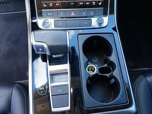 Used 2022 Audi Q8 Premium Plus image 21