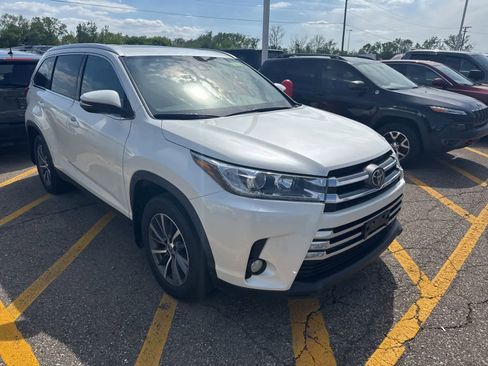 Used 2019 Toyota Highlander AWD V6 image 7