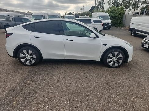 Used 2022 Tesla Model Y Long Range AWD/4WD image 17