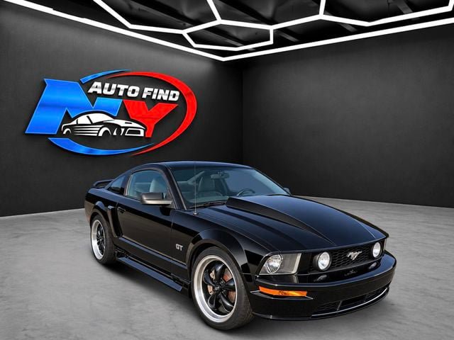 Used 2005 Ford Mustang GT RWD image 2