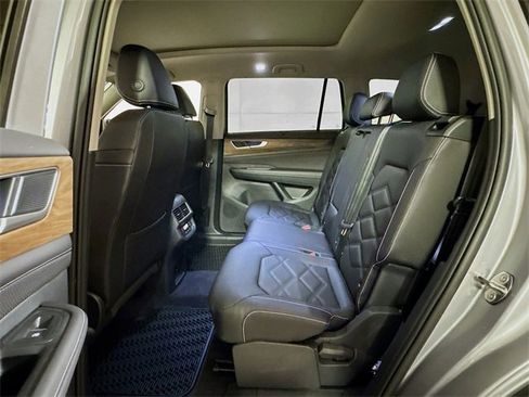 New 2025 Volkswagen Atlas SE image 13