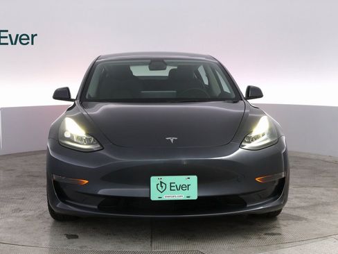 Used 2023 Tesla Model 3 Standard Range image 3