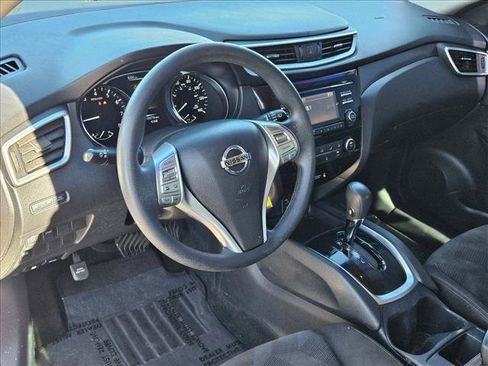 Used 2016 Nissan Rogue S FWD image 10