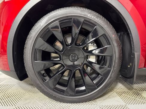 Used 2024 Tesla Model Y Long Range AWD/4WD image 19