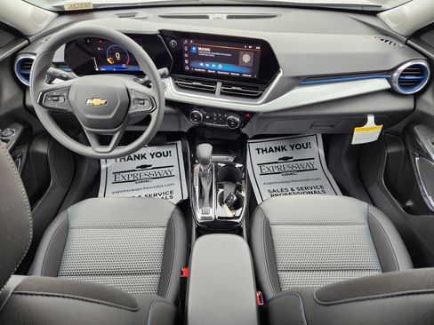 New 2026 Chevrolet Trax LT w/ Sunroof Package image 10
