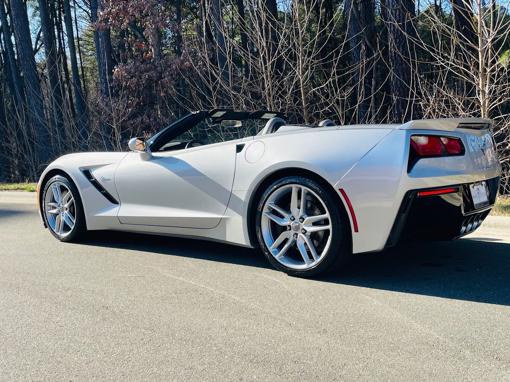 Used 2015 Chevrolet Corvette Stingray Convertible w/ 2LT Preferred Equipment Group RWD image 1