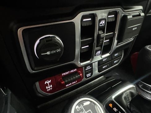 Used 2024 Jeep Gladiator Rubicon w/ Technology Group AWD/4WD image 69