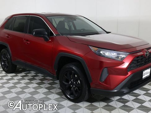 Used 2022 Toyota RAV4 LE FWD image 3