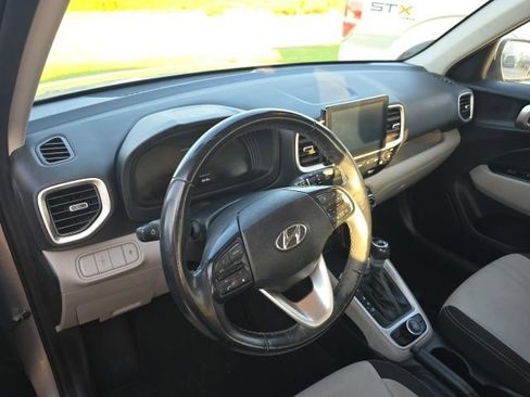Certified 2023 Hyundai Venue SEL FWD image 4