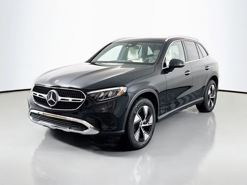 Used 2024 Mercedes-Benz GLC 300 4MATIC image 3