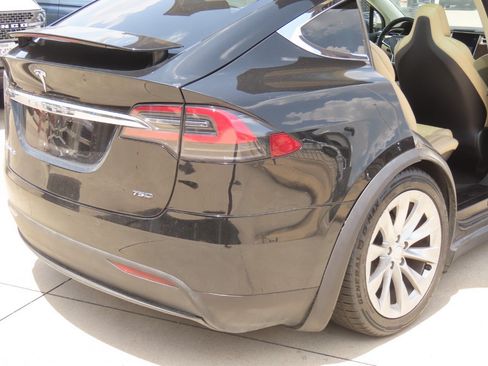 Used 2017 Tesla Model X 75D AWD/4WD image 12