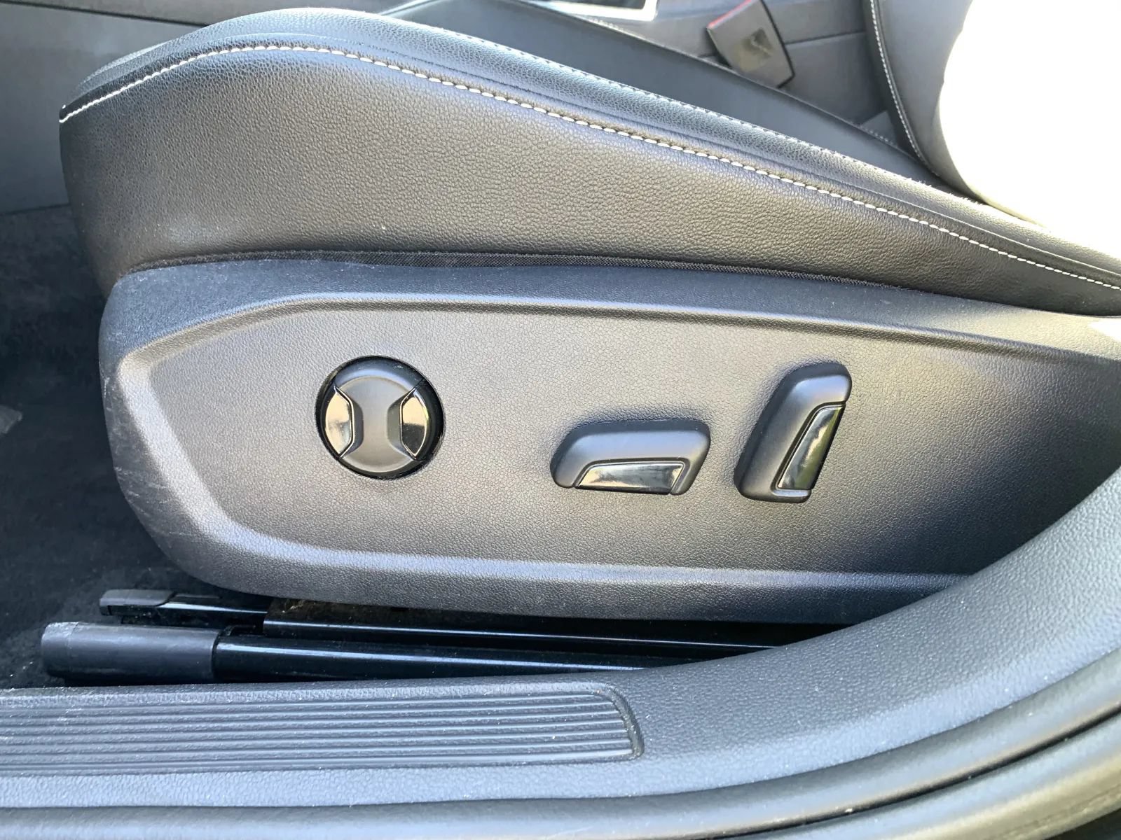 Used 2024 Volkswagen Jetta SE FWD image 21