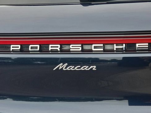 Certified 2021 Porsche Macan AWD/4WD image 27