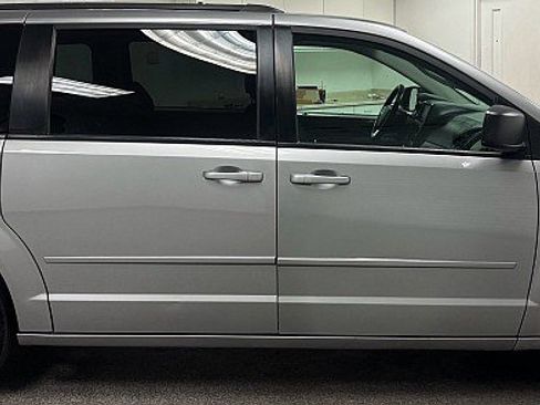 Used 2017 Dodge Grand Caravan SXT w/ Quick Order Package 29G SXT image 4