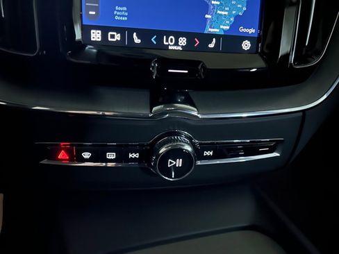 Certified 2025 Volvo XC60 B5 Plus image 28