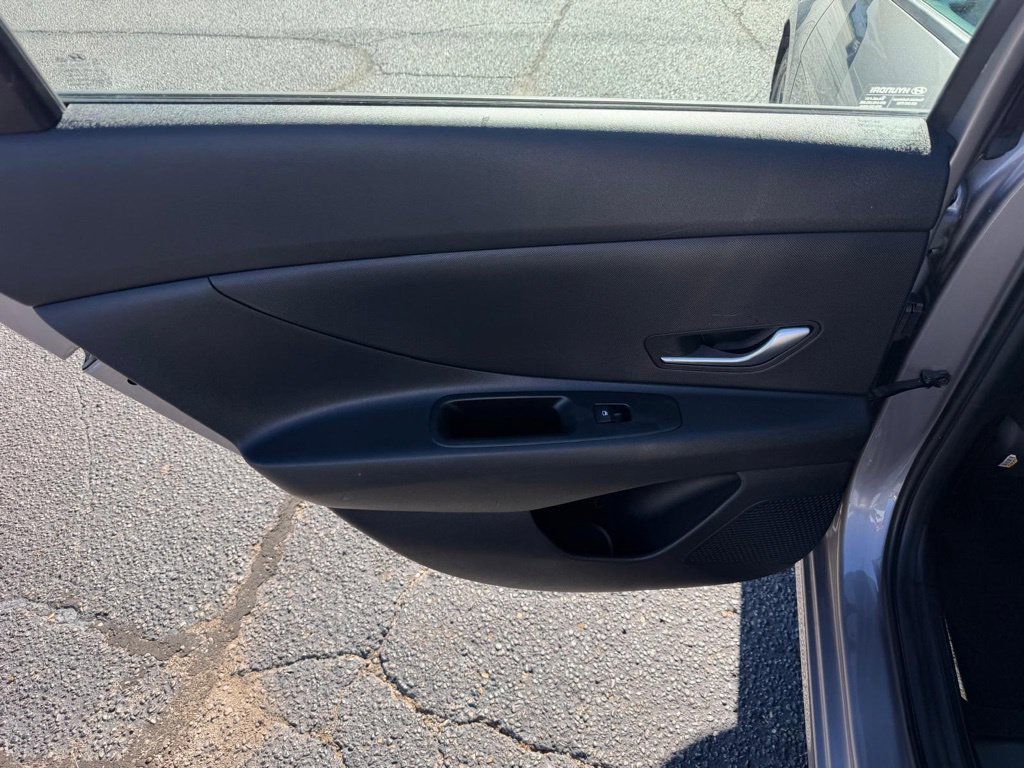 Used 2023 Hyundai Elantra SEL FWD image 17