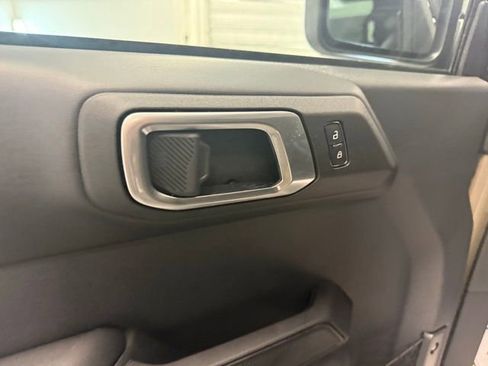 New 2025 Ford Bronco Badlands image 14