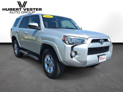 Used 2018 Toyota 4Runner SR5 AWD/4WD image 4