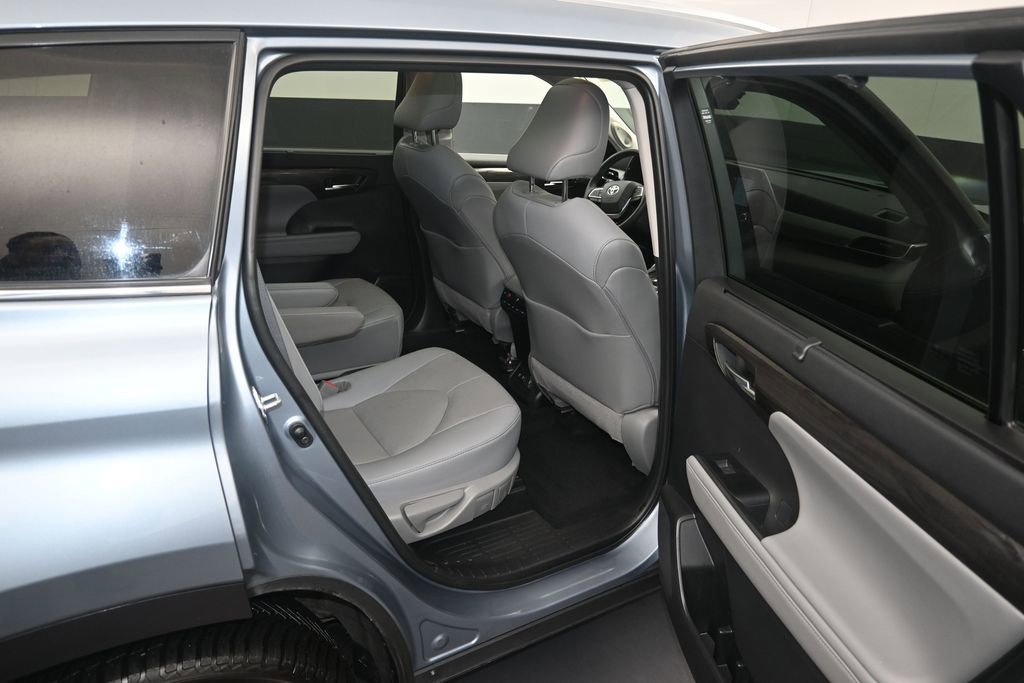 Used 2021 Toyota Highlander Platinum AWD/4WD image 11