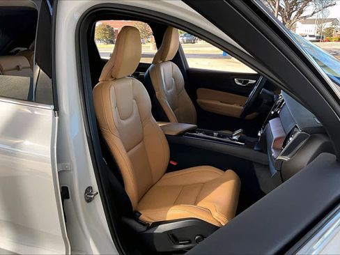 Used 2023 Volvo XC60 B6 Ultimate image 8