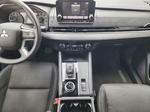 Used 2022 Mitsubishi Outlander ES image 19