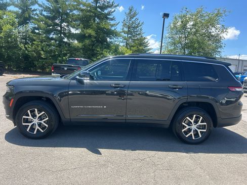 Used 2023 Jeep Grand Cherokee L Limited AWD/4WD image 8