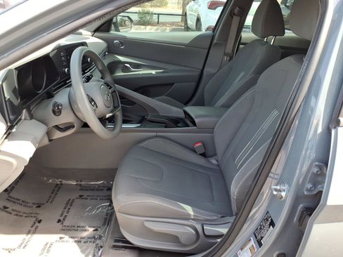 Certified 2022 Hyundai Elantra SEL FWD image 11
