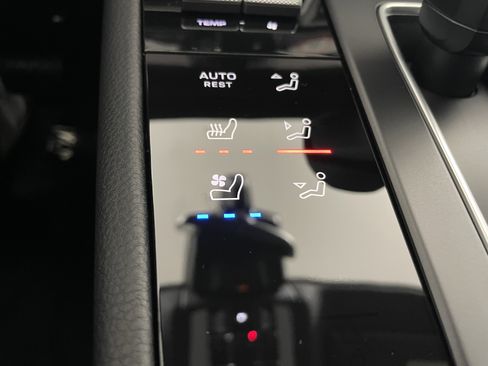 Certified 2026 Porsche Macan AWD/4WD image 23