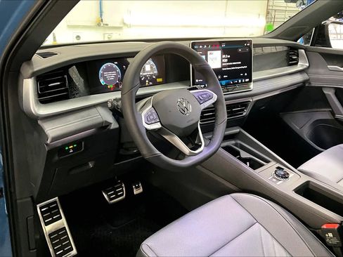 New 2026 Volkswagen Tiguan SE R-Line image 8