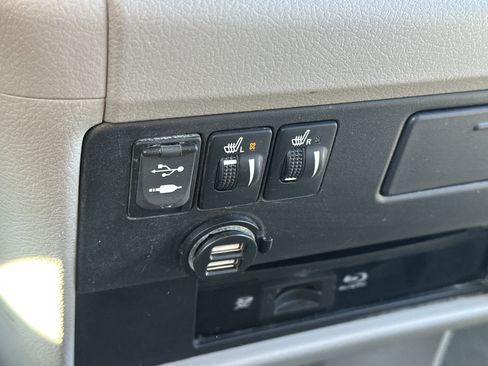 Used 2015 Toyota Sienna XLE image 31