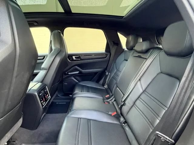 Used 2020 Porsche Cayenne AWD/4WD image 38