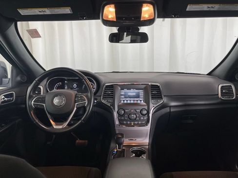 Used 2020 Jeep Grand Cherokee Laredo AWD/4WD image 9