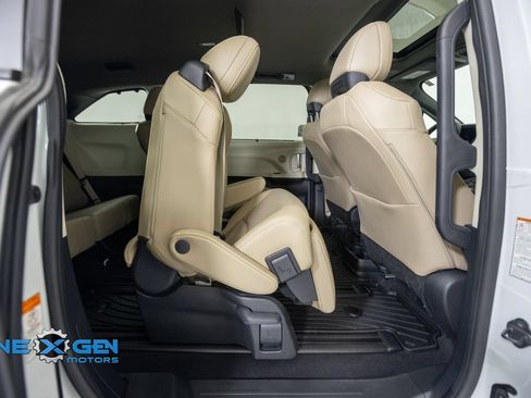 Used 2024 Toyota Sienna Limited AWD/4WD image 36