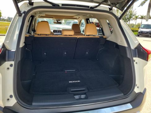 Certified 2023 Nissan Rogue Platinum w/ Platinum Premium Package AWD/4WD image 15