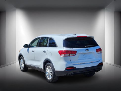 Used 2017 Kia Sorento LX AWD/4WD image 3