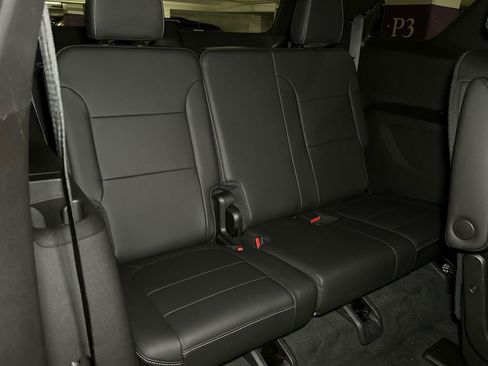 Used 2023 Chevrolet Traverse LT AWD/4WD image 14