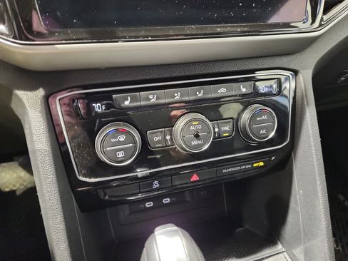 Used 2022 Volkswagen Atlas Cross Sport SE image 10