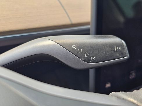 Used 2022 Tesla Model Y Long Range AWD/4WD image 30