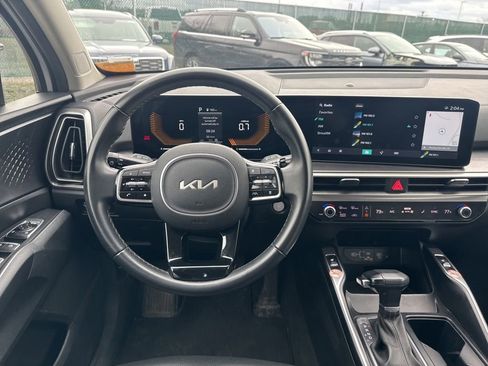Used 2024 Kia Sorento S image 17