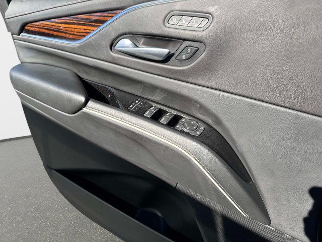 Used 2023 Cadillac Escalade Premium Luxury AWD/4WD image 19