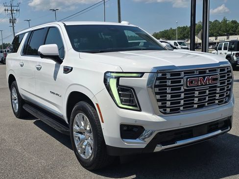 Used 2025 GMC Yukon XL Denali AWD/4WD image 5