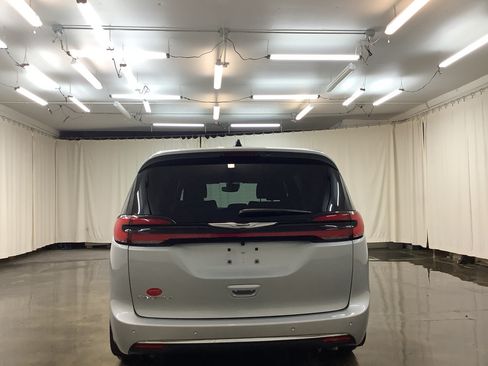 New 2026 Chrysler Pacifica Select FWD image 6