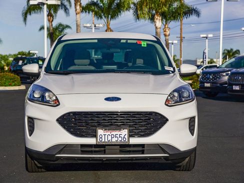 Used 2020 Ford Escape SE image 2